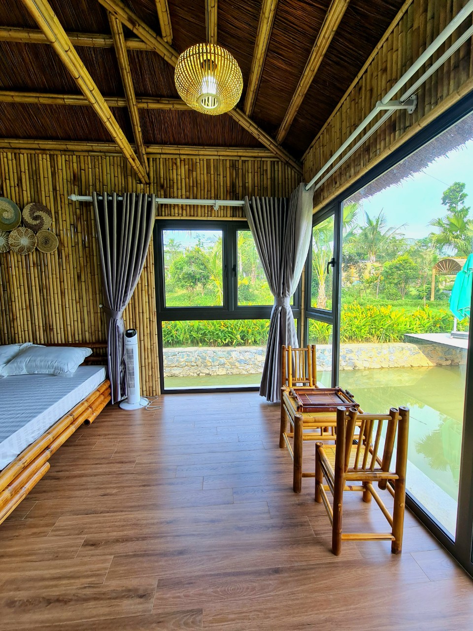 LAKE HOUSE - NHÀ BÊN HỒ