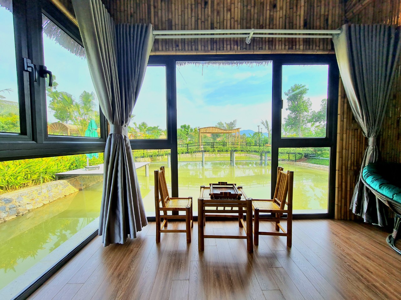 LAKE HOUSE - NHÀ BÊN HỒ